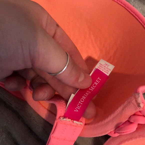 Victoria’s Secret bikini - Picture 4 of 7